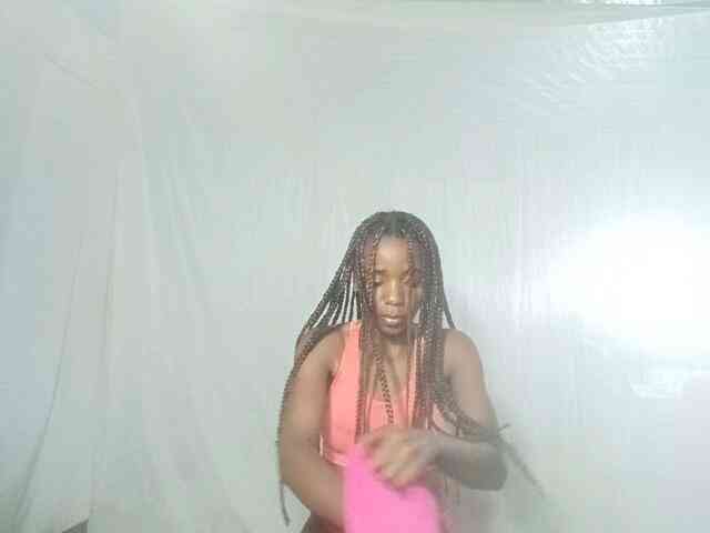 Model: LandiQueen12