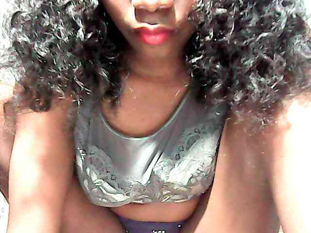 LandiQueen12 webcam