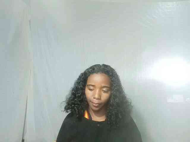 LandiQueen12 webcam