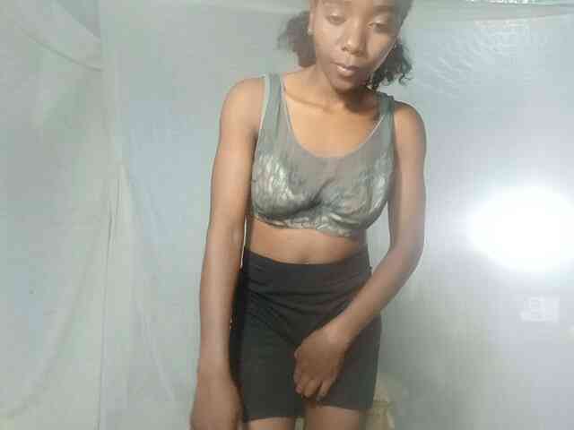 LandiQueen12 webcam