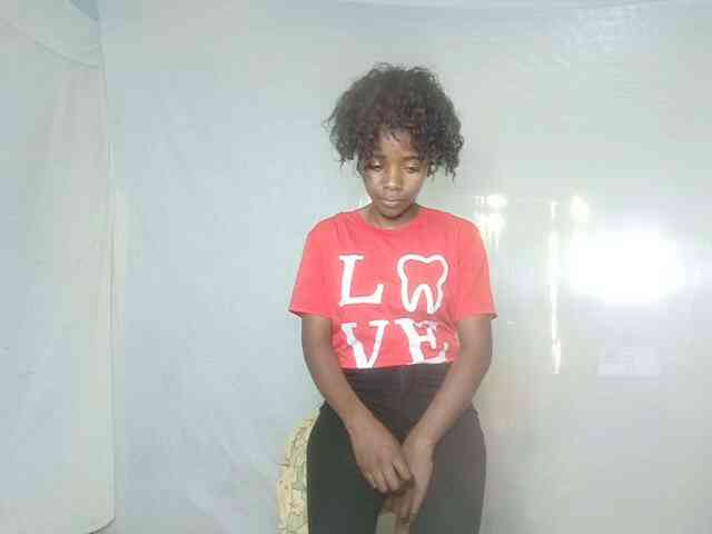LandiQueen12 webcam