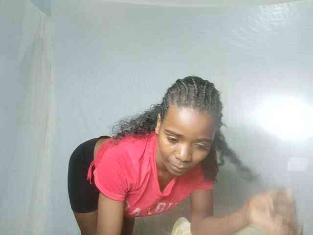 LandiQueen12 webcam