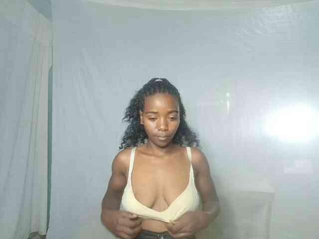LandiQueen12 webcam