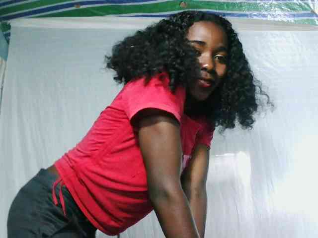 Model: LandiQueen12