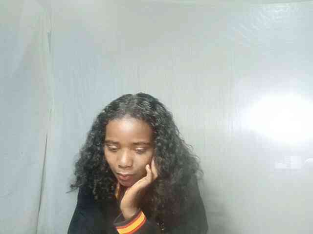 LandiQueen12 webcam