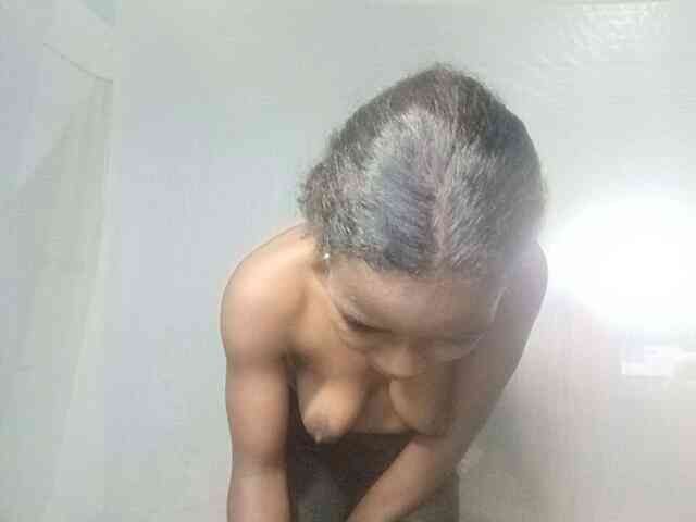 LandiQueen12 webcam