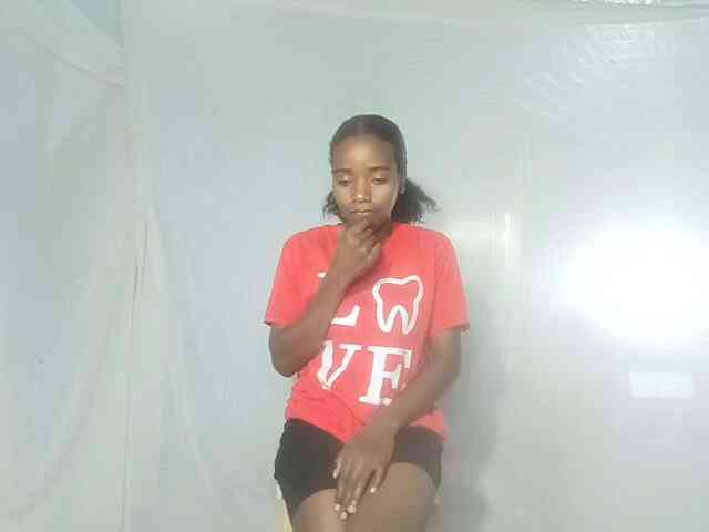 LandiQueen12 webcam