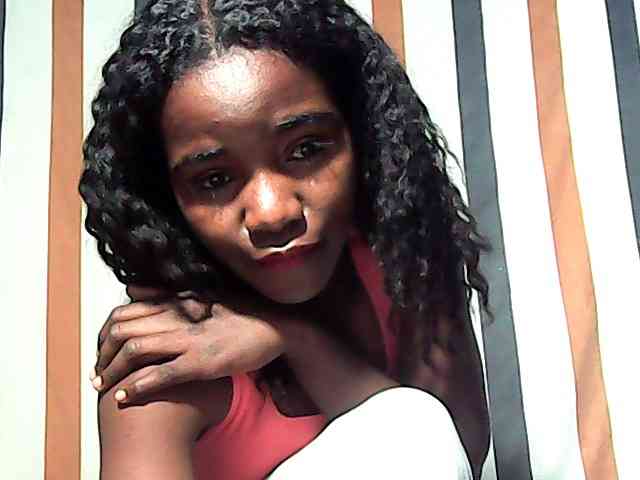 LandiQueen12 webcam