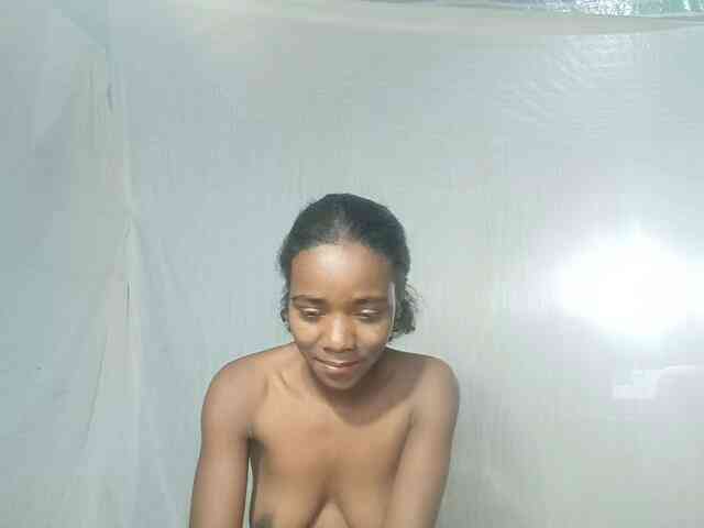 LandiQueen12 webcam