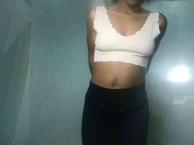LandiQueen12 webcam