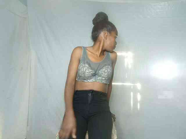 LandiQueen12 webcam