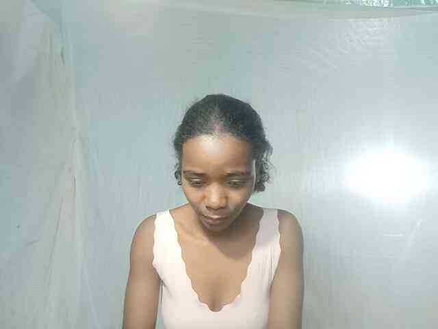 LandiQueen12 webcam