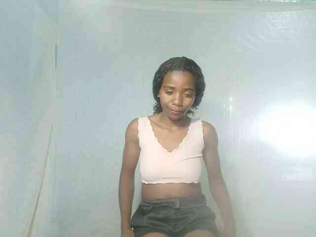 LandiQueen12 webcam