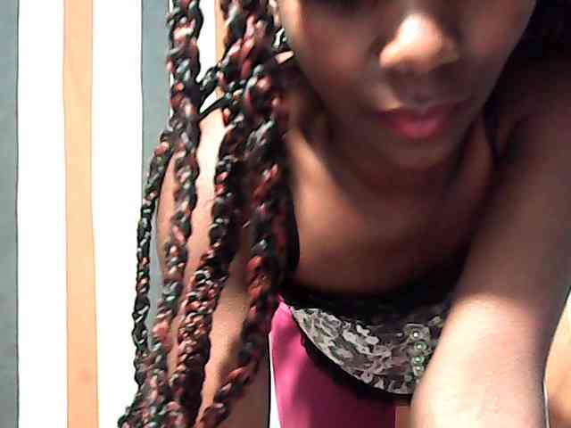 LandiQueen12 webcam