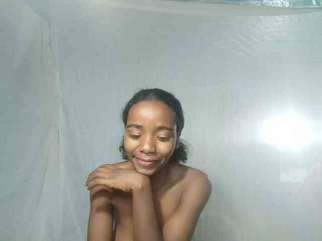 LandiQueen12 webcam