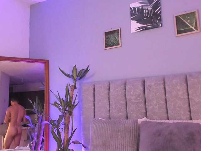 AxelandLara live cam preview