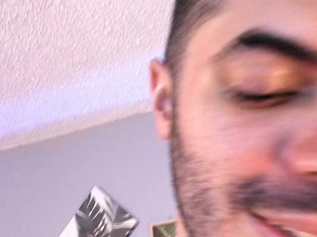 Axelandlara live cam