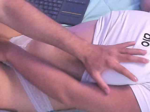 Axelandlara's cam show statistics and live stream