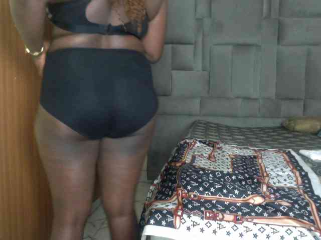 Prettyebony16