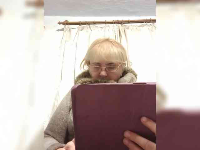 ElenaBeautiful784 webcam