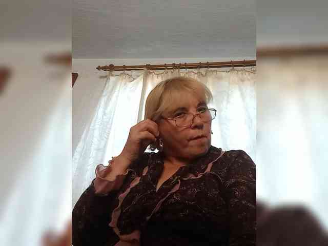 ElenaBeautiful784 webcam