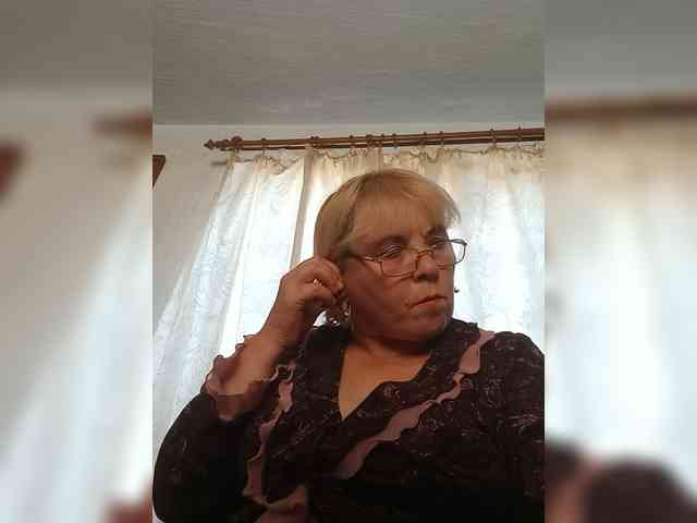 ElenaBeautiful784 webcam