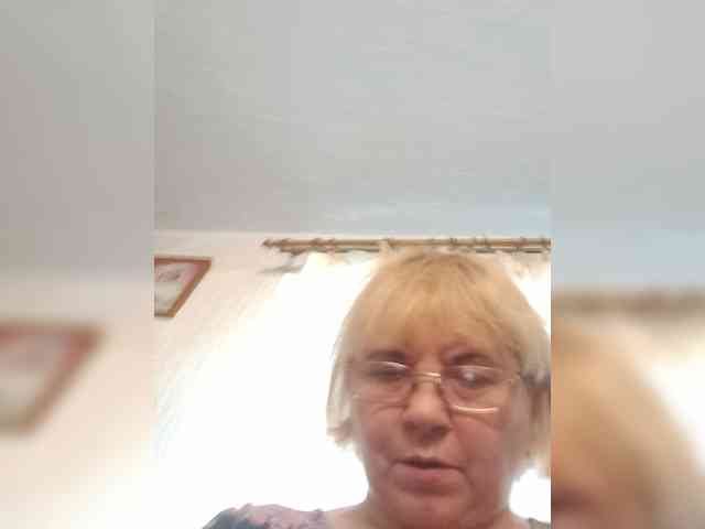 elenabeautiful784's live room