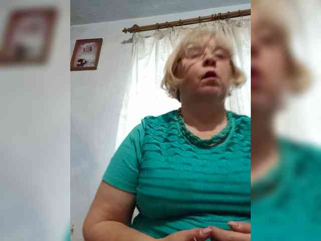elenabeautiful784's live room