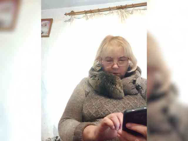 elenabeautiful784's live room