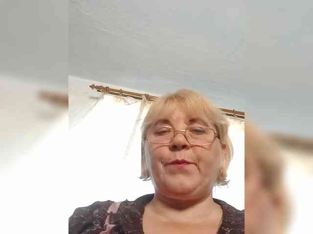 elenabeautiful784's live room