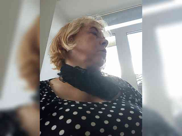 ElenaBeautiful784 webcam