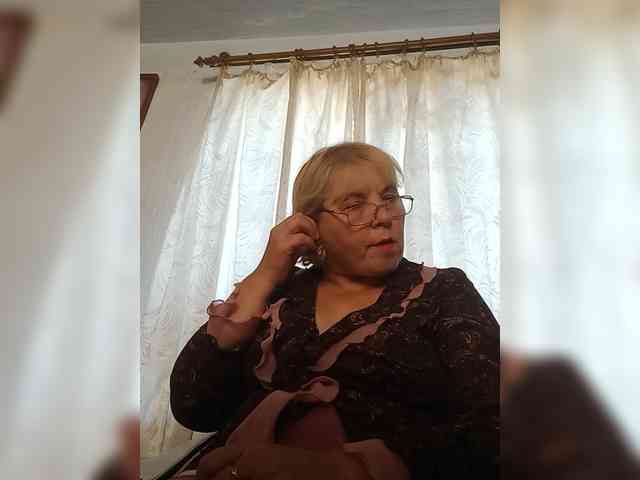 ElenaBeautiful784 webcam