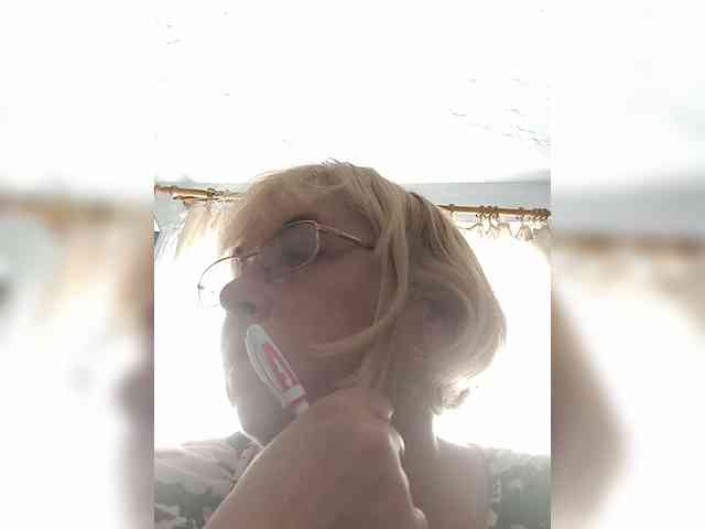 ElenaBeautiful784 webcam