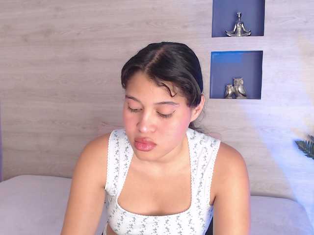 Kitty-Desire2 live cam on BongaCams