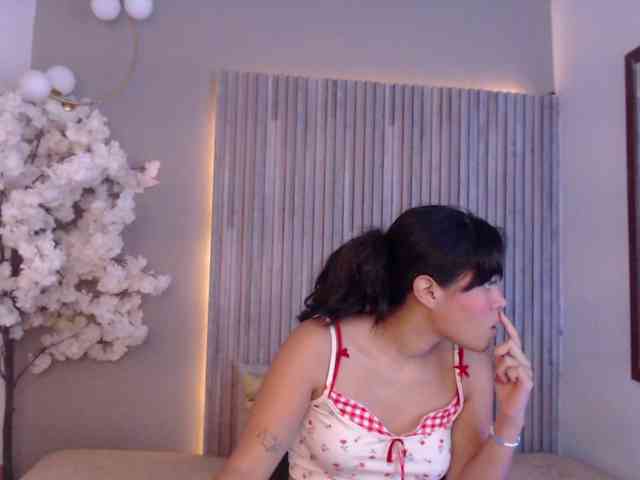 Kitty-Desire2 Live Webcam on BongaCams