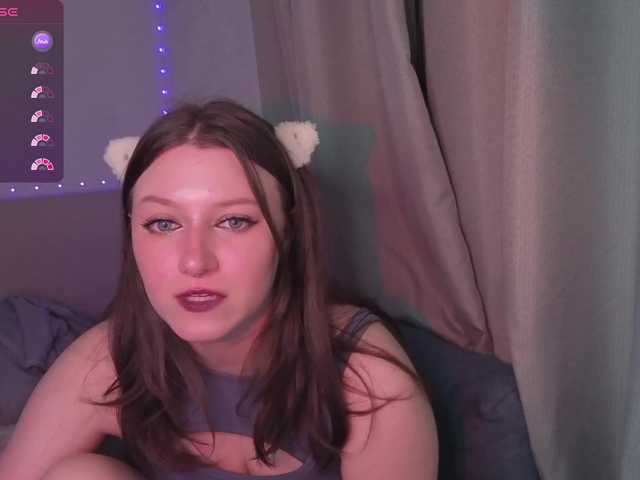 henta1sonya live cam on BongaCams