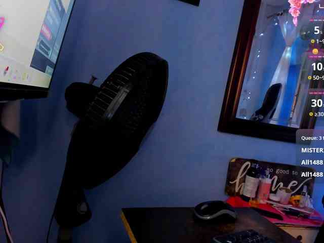 MandyBlazer webcam