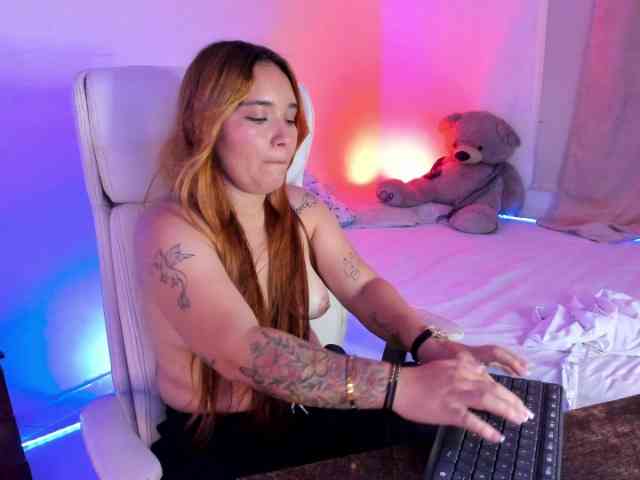 MandyBlazer webcam