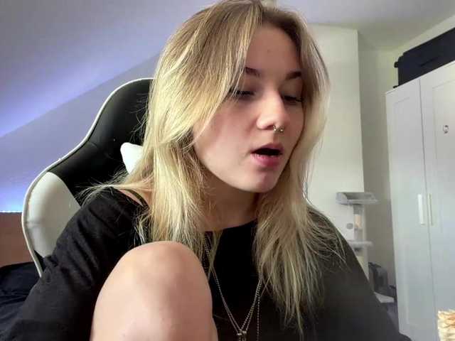 FlippyPippy — live female cam