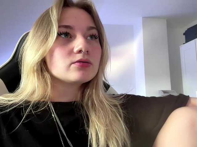 FlippyPippy — live female cam