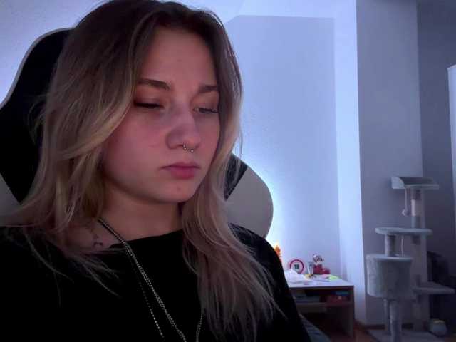 FlippyPippy — live female cam