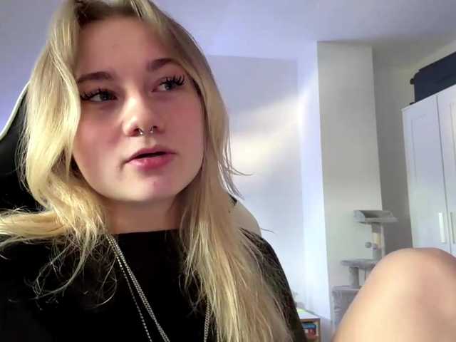 FlippyPippy — live female cam