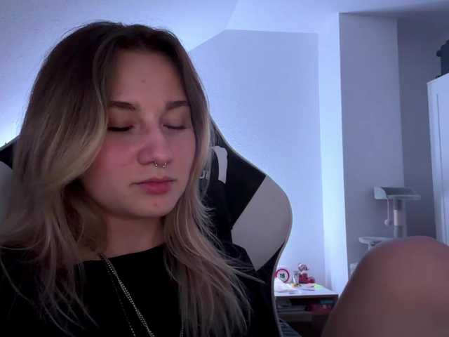 FlippyPippy — live female cam