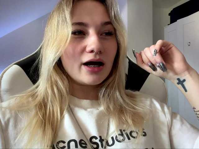 FlippyPippy live cam