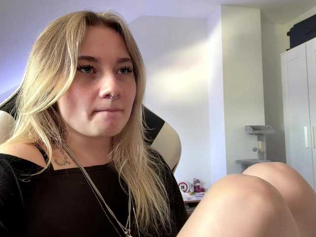 FlippyPippy — live female cam