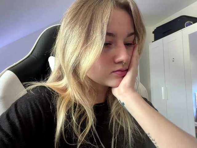 FlippyPippy — live female cam