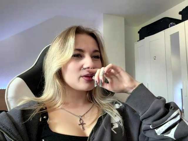 FlippyPippy live cam on BongaCams