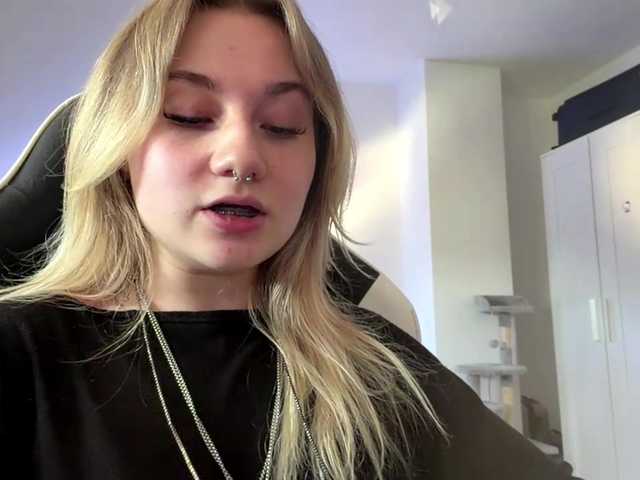 FlippyPippy — live female cam