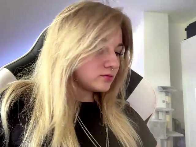 FlippyPippy live cam preview