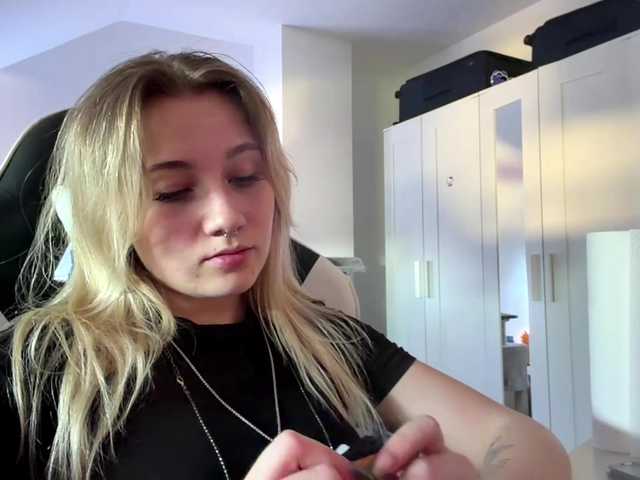 FlippyPippy live cam on BongaCams